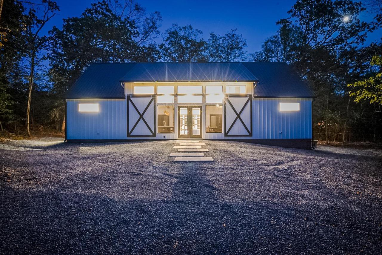 "The Barndo" 4Br Luxury Cabin, Hot Tub, Fire Pit, Bunks, Arcades, Playhouse! Broken Bow Exterior photo