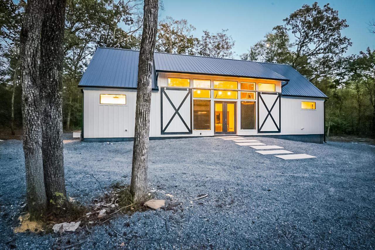 "The Barndo" 4Br Luxury Cabin, Hot Tub, Fire Pit, Bunks, Arcades, Playhouse! Broken Bow Exterior photo