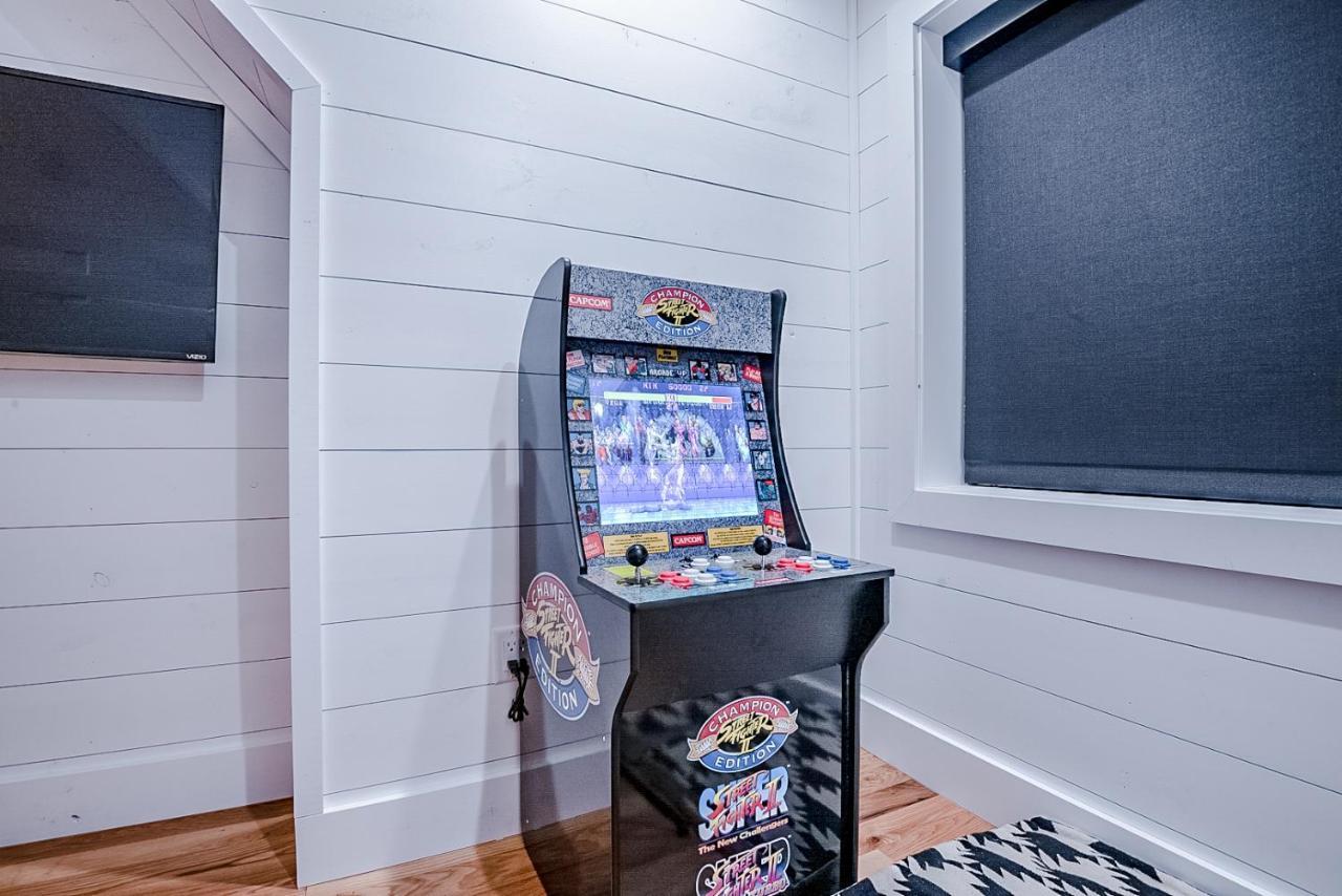 "The Barndo" 4Br Luxury Cabin, Hot Tub, Fire Pit, Bunks, Arcades, Playhouse! Broken Bow Exterior photo